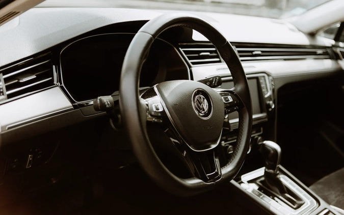 Volkswagen Passat cena 84500 przebieg: 151200, rok produkcji 2016 z Mława małe 232
